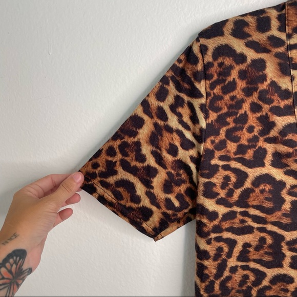 Nasty Gal Leopard Shirt Size 2 Womens Short Sleeve V Neck Plunging - Picture 4 of 11